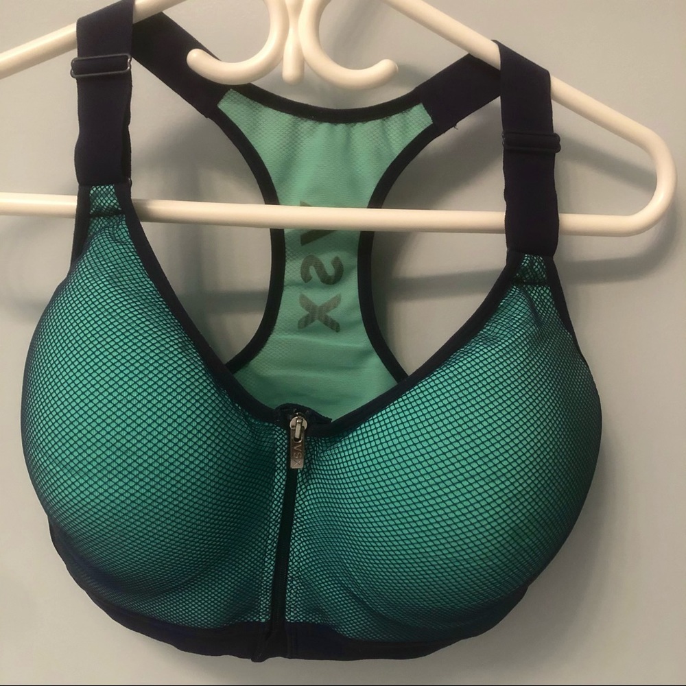 34DDD VS Incredible front-zip sports bra